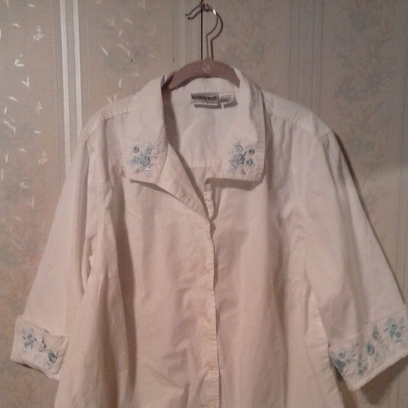 *WHITE BUTTON DOWN BLUE EMBROIDERY 3/4 SLEEVE SHIRT - PLUS - Picture 1 of 5
